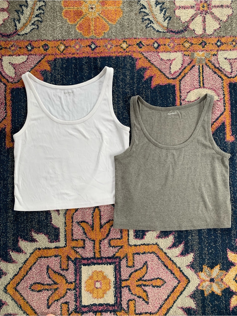 Set of two - Old Navy Ribbed cropped Tank Tops in Gray and White